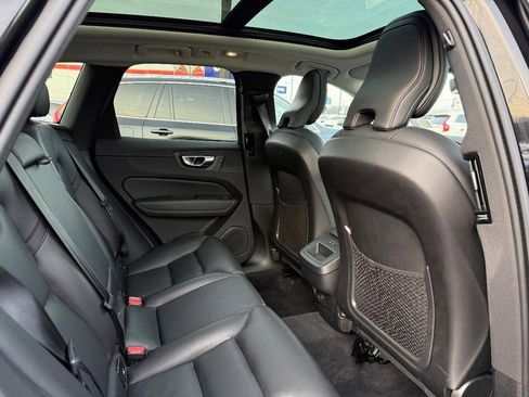 Certified 2025 Volvo XC60 B5 Core image 11
