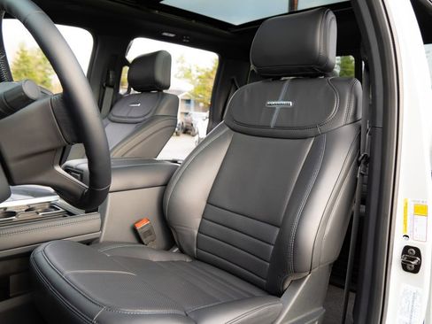 Used 2025 Ford F450 Platinum image 12