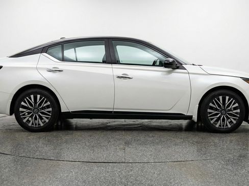 Used 2025 Nissan Altima 2.5 SV image 11
