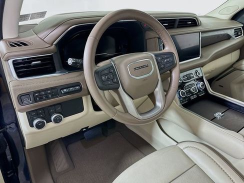 Used 2023 GMC Yukon XL Denali AWD/4WD image 10