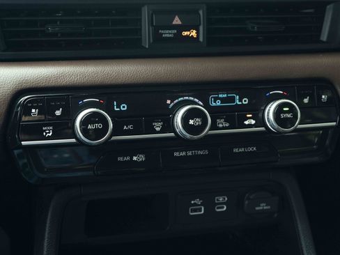 Used 2025 Honda Pilot Elite image 32
