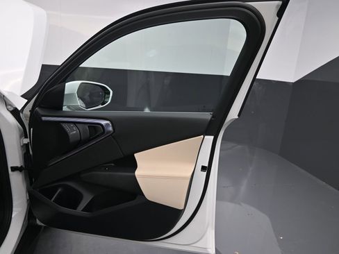 Certified 2025 BMW X3 xDrive30i w/ Premium Package image 18