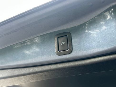 Used 2019 Toyota Highlander XLE AWD/4WD image 14