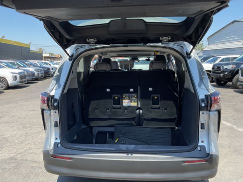 Used 2023 Toyota Sienna LE w/ LE Plus Package FWD image 26