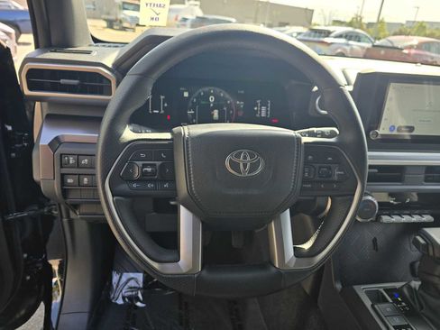 Used 2025 Toyota 4Runner SR5 AWD/4WD image 25