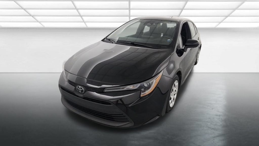 Used 2024 Toyota Corolla LE FWD image 2