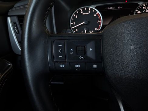 Used 2025 Nissan Rogue SV FWD image 37