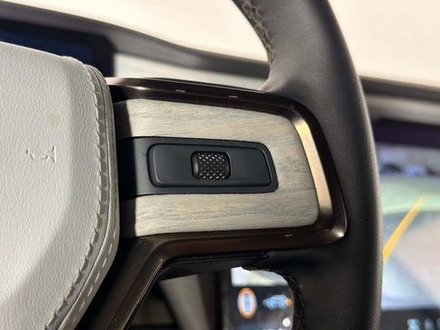Used 2026 Rivian R1S Premium AWD/4WD image 48