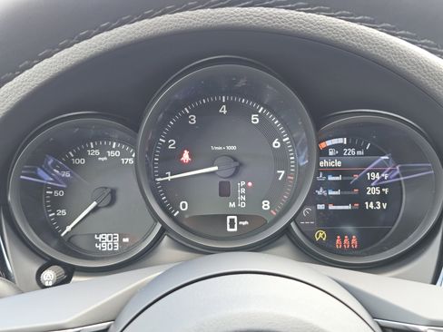 Certified 2026 Porsche Macan AWD/4WD image 16