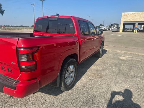 Used 2023 Nissan Frontier SV w/ SV Convenience Package RWD image 5