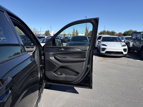 New 2025 Jeep Grand Cherokee Altitude image 8