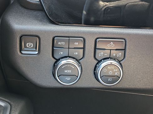 Used 2024 GMC Sierra 1500 Elevation w/ LPO, Elevation Black Package AWD/4WD image 16
