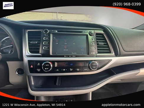 Used 2018 Toyota Highlander XLE AWD/4WD image 20