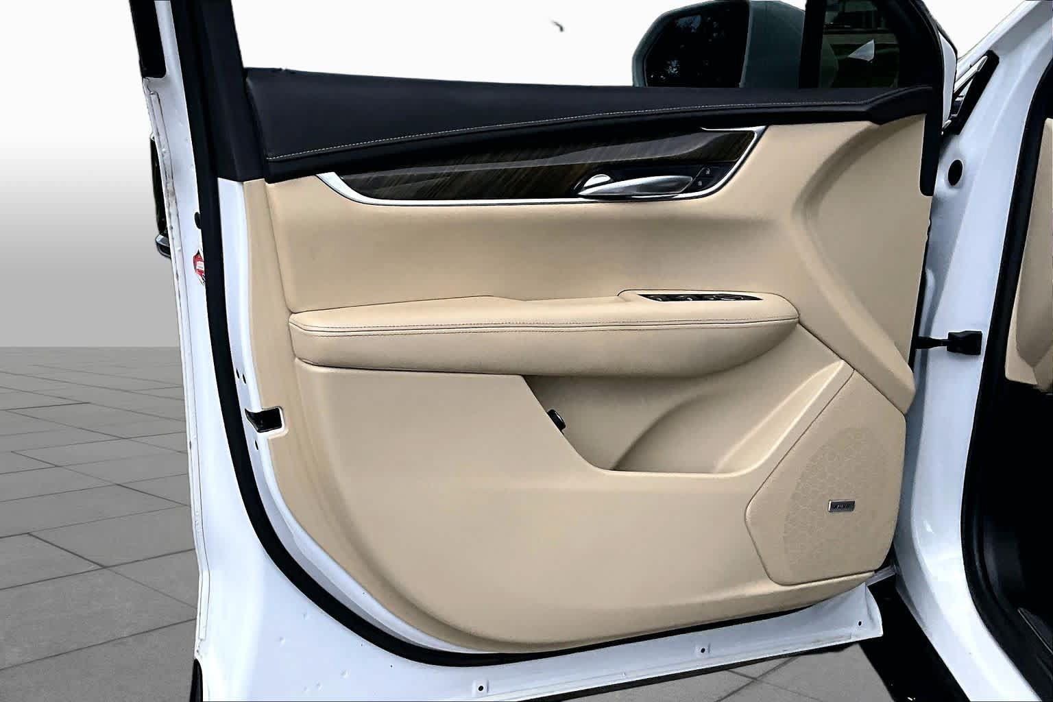 Used 2019 Cadillac XT5 FWD image 28