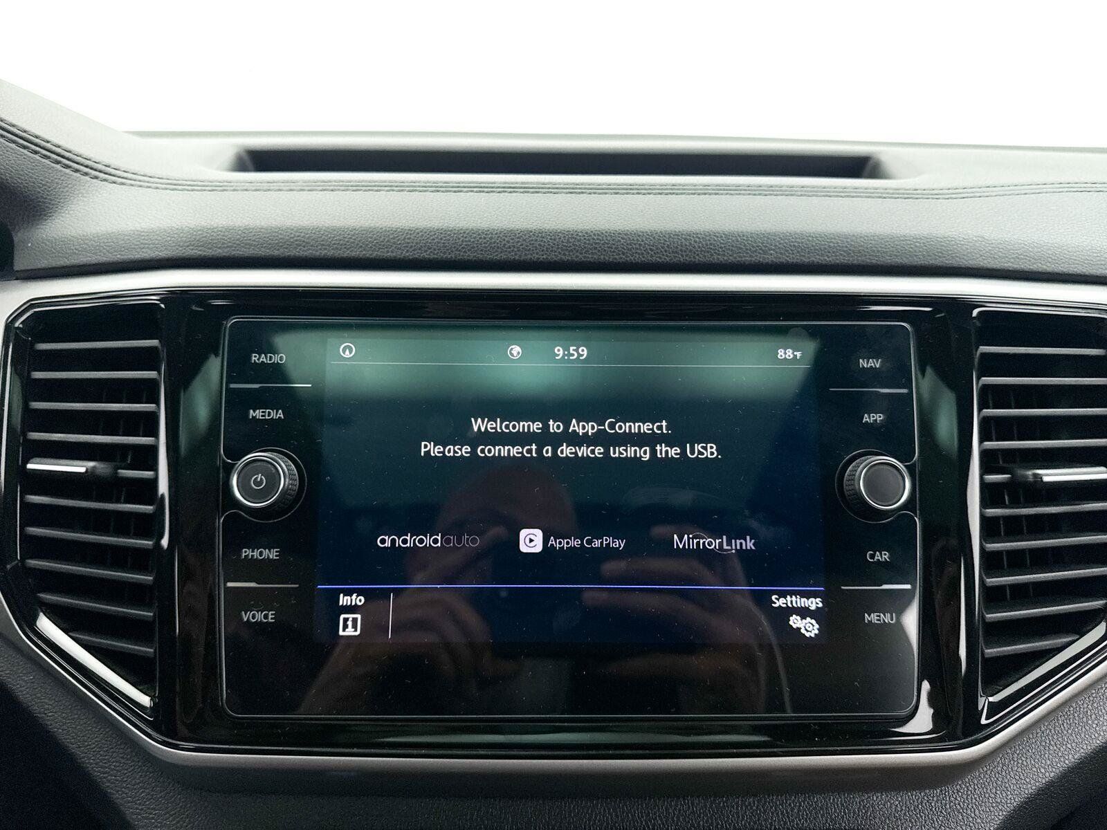 Used 2020 Volkswagen Atlas Cross Sport SEL FWD image 22