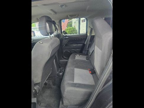 Used 2015 Jeep Patriot Latitude AWD/4WD image 4