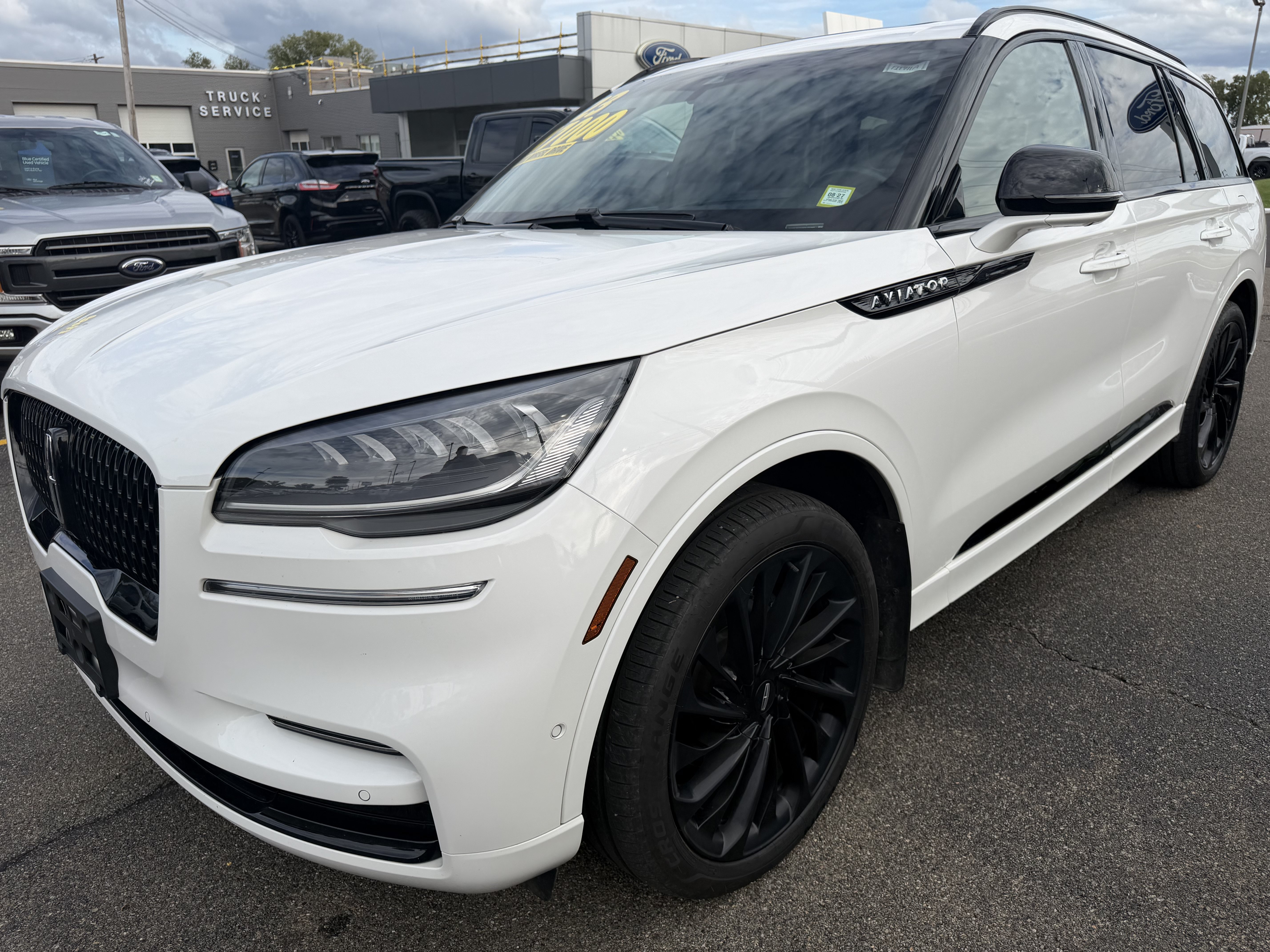 Used 2023 Lincoln Aviator Reserve w/ Equipment Group 201A AWD/4WD image 4