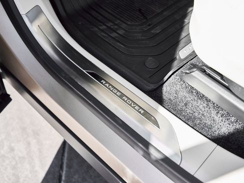 Used 2026 Land Rover Range Rover Long Wheelbase SE image 34