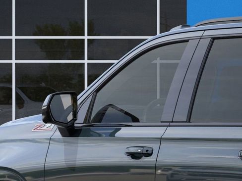 New 2026 Chevrolet Suburban Z71 image 13