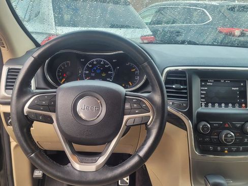 Used 2019 Jeep Grand Cherokee Laredo image 17