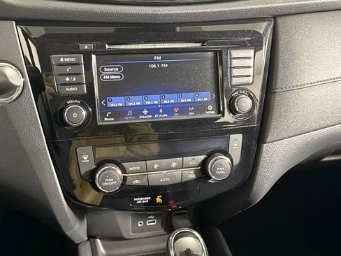 Used 2019 Nissan Rogue SV image 30