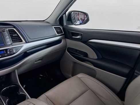 Used 2019 Toyota Highlander XLE image 22