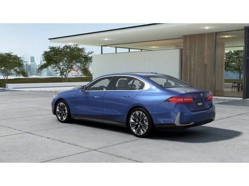 New 2027 BMW 530i RWD image 2