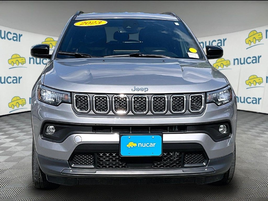 Used 2023 Jeep Compass Latitude AWD/4WD image 2