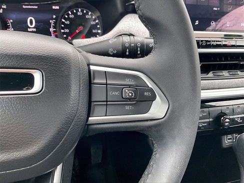 Used 2023 Jeep Compass Latitude image 22