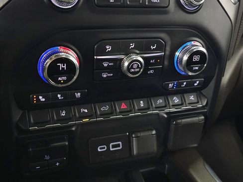 Used 2022 GMC Sierra 3500 Denali w/ Denali Ultimate Package AWD/4WD image 33