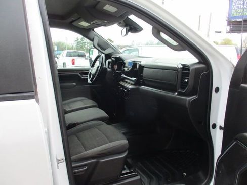 Used 2024 Chevrolet Silverado 2500 LT w/ Convenience Package image 4