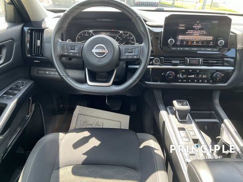 Used 2024 Nissan Pathfinder SV FWD image 31
