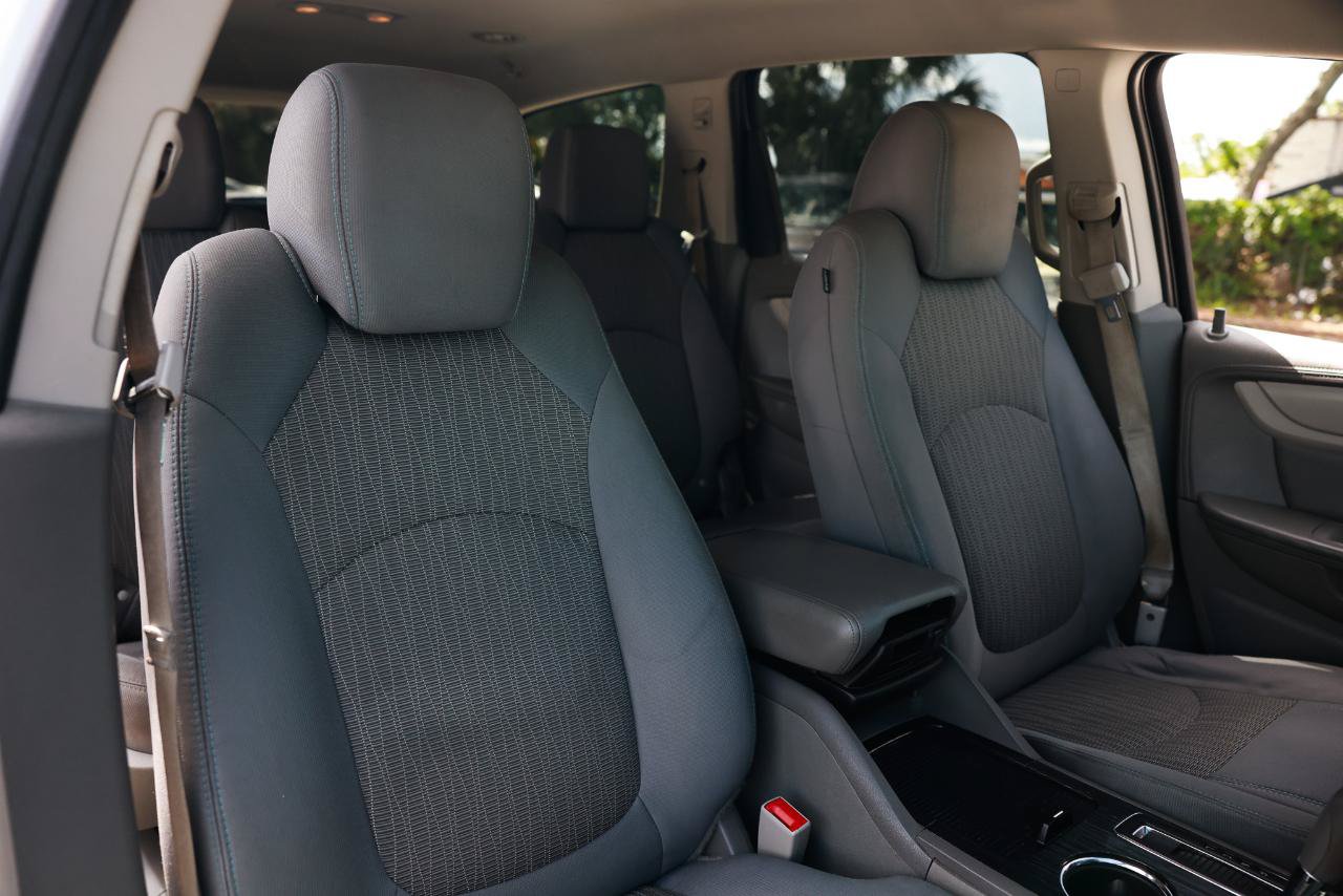 Used 2015 Chevrolet Traverse LT FWD image 16