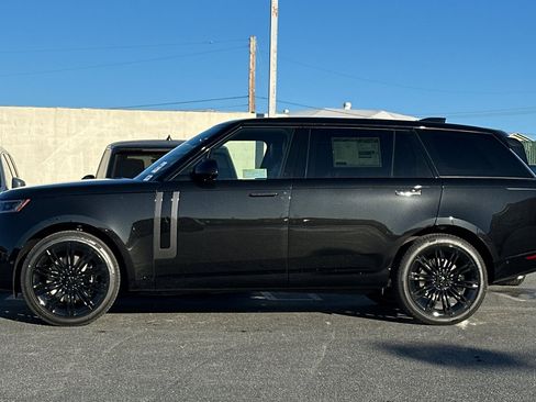 New 2026 Land Rover Range Rover Long Wheelbase SE image 2