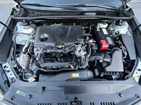 Used 2018 Toyota Camry XLE image 18