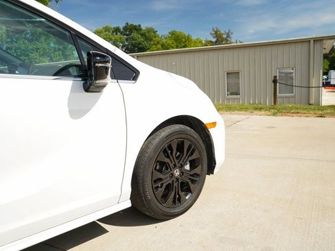 Used 2025 Honda Odyssey Sport-L image 18