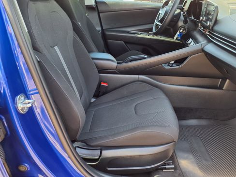 Certified 2023 Hyundai Elantra SE FWD image 11
