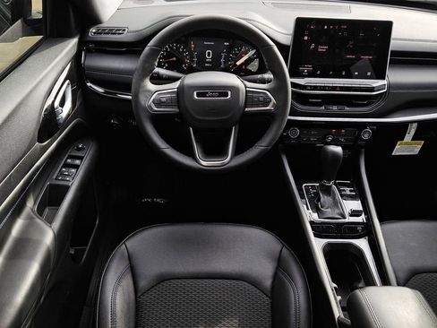 New 2026 Jeep Compass Latitude image 9