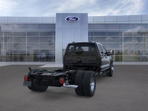 New 2026 Ford F550 4x4 Crew Cab image 8