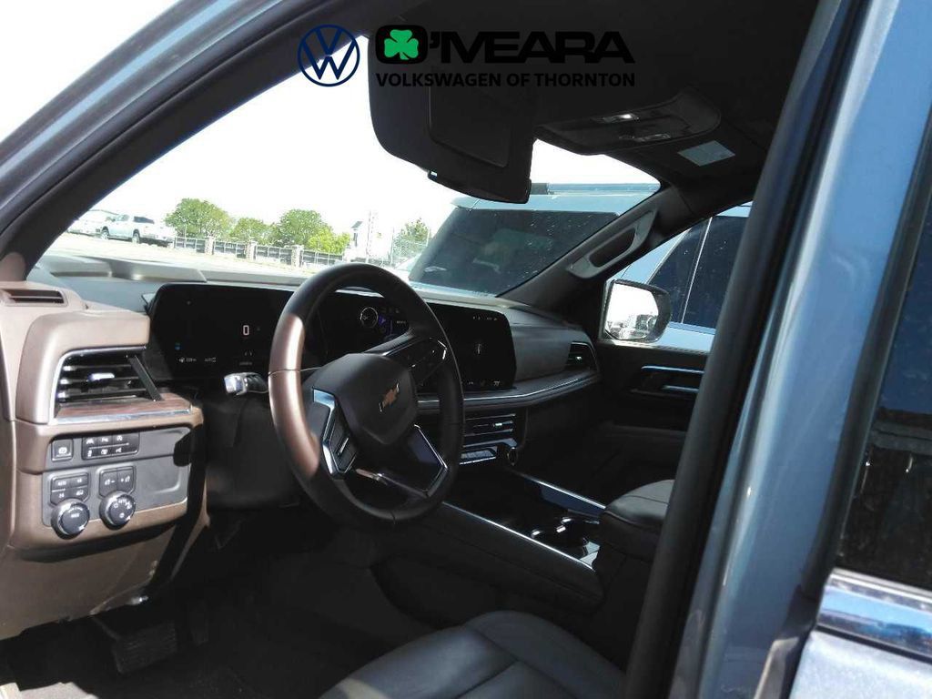 Used 2025 Chevrolet Tahoe LT AWD/4WD image 3