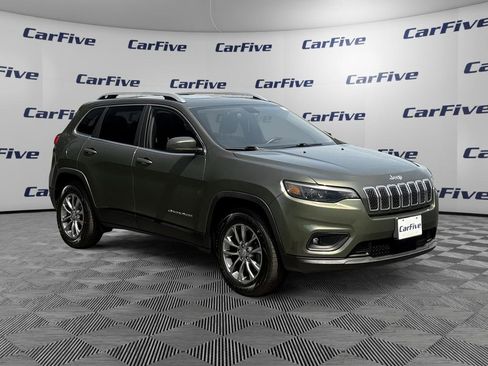 Used 2019 Jeep Cherokee Latitude Plus w/ Cold Weather Group AWD/4WD image 8