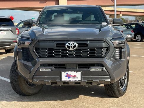 Used 2025 Toyota Tacoma SR5 image 3