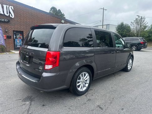 Used 2019 Dodge Grand Caravan SXT image 7