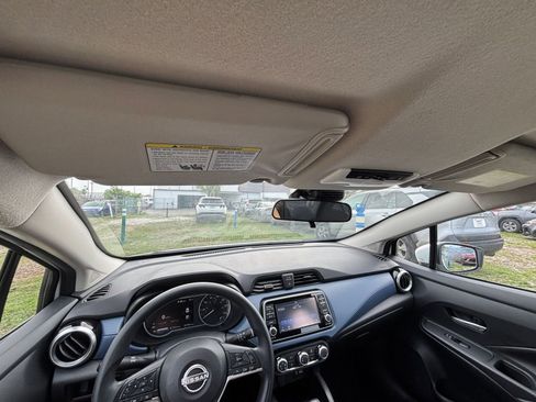 Used 2025 Nissan Versa SV image 33