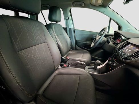 Certified 2022 Chevrolet Trax LT w/ LT Convenience Package image 24