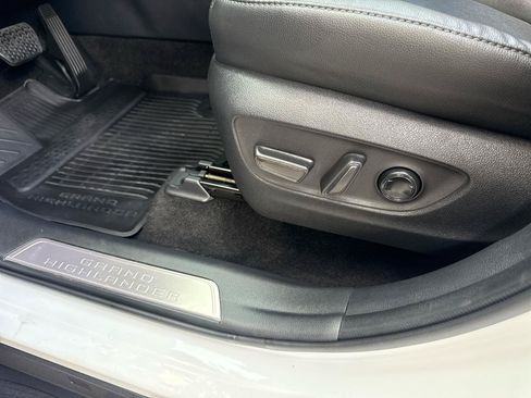 Used 2024 Toyota Grand Highlander AWD image 37