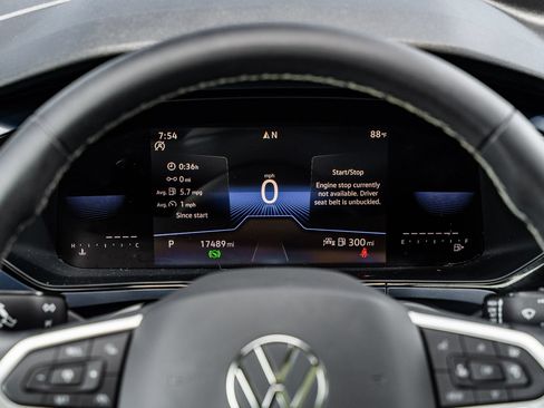 Used 2023 Volkswagen Taos SE w/ Panoramic Sunroof Package FWD image 23
