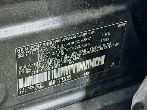 Used 2022 Toyota RAV4 LE w/ Carpet Mat Package (TMS) AWD/4WD image 12