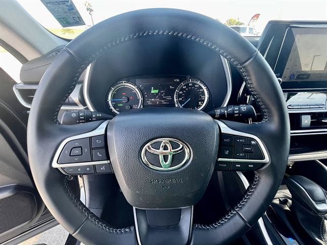 Used 2026 Toyota Highlander XLE AWD/4WD image 19