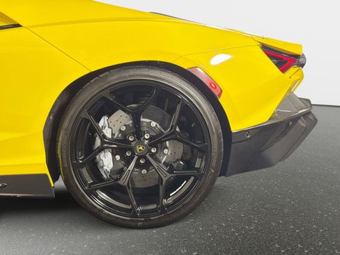 Used 2025 Lamborghini Revuelto AWD/4WD image 15